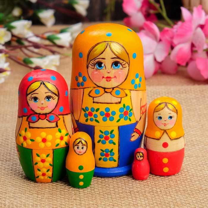 Russian matryoshka dolls. Матрешка. Матрешка игрушка. Матрешка деревянная. Деревянная игрушка Матрешка.